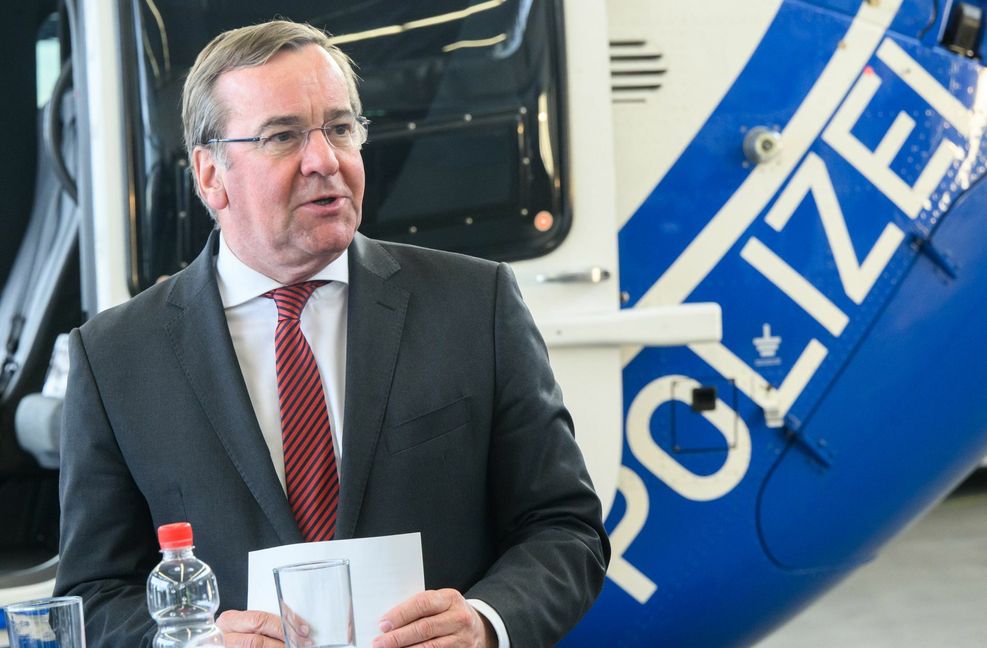 Noch für die Polizei, bald für das Militär zuständig: Niedersachsens Innenminister Boris Pistorius folgt Christine Lambrecht als Verteidigungsminister.