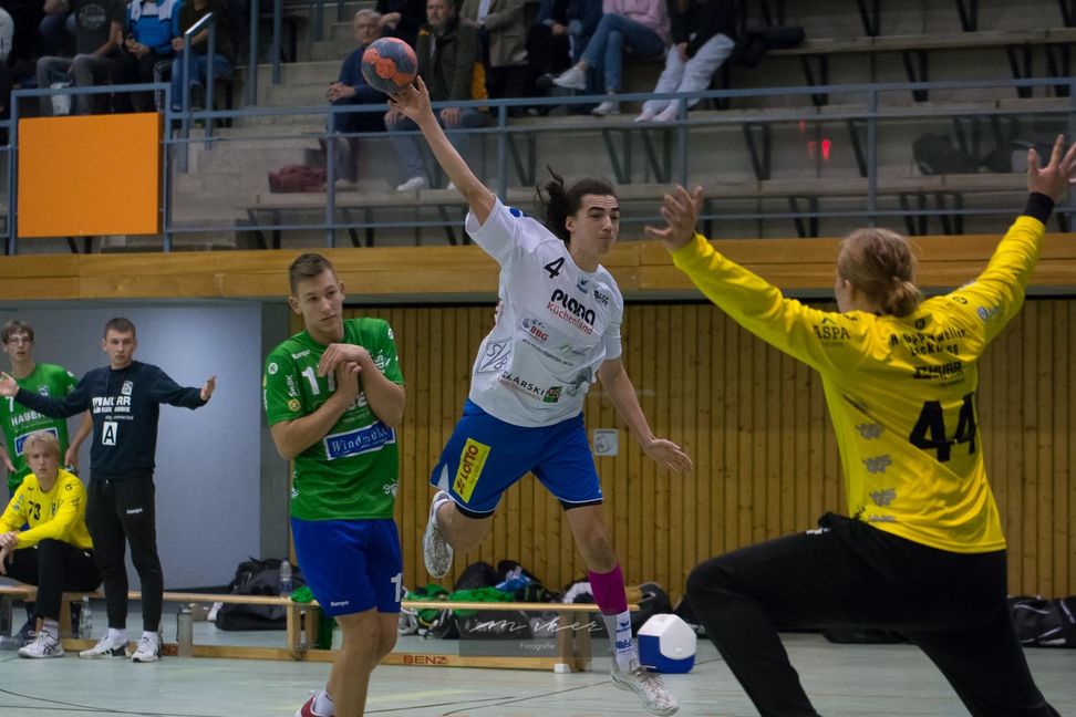 Linksaußen Luca Kälbly war beim klaren 37:25-Auswärtssieg im Duell beim HC Oppenweiler/Backnang der überragende Spieler in Reihen der A-Junioren der HSG Böblingen/Sindelfingen. Bild: z