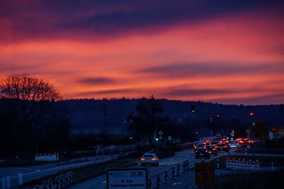 Bei dieser Beleuchtung ist selbst die Autobahn romantisch.


Bild: Dettenmeyer