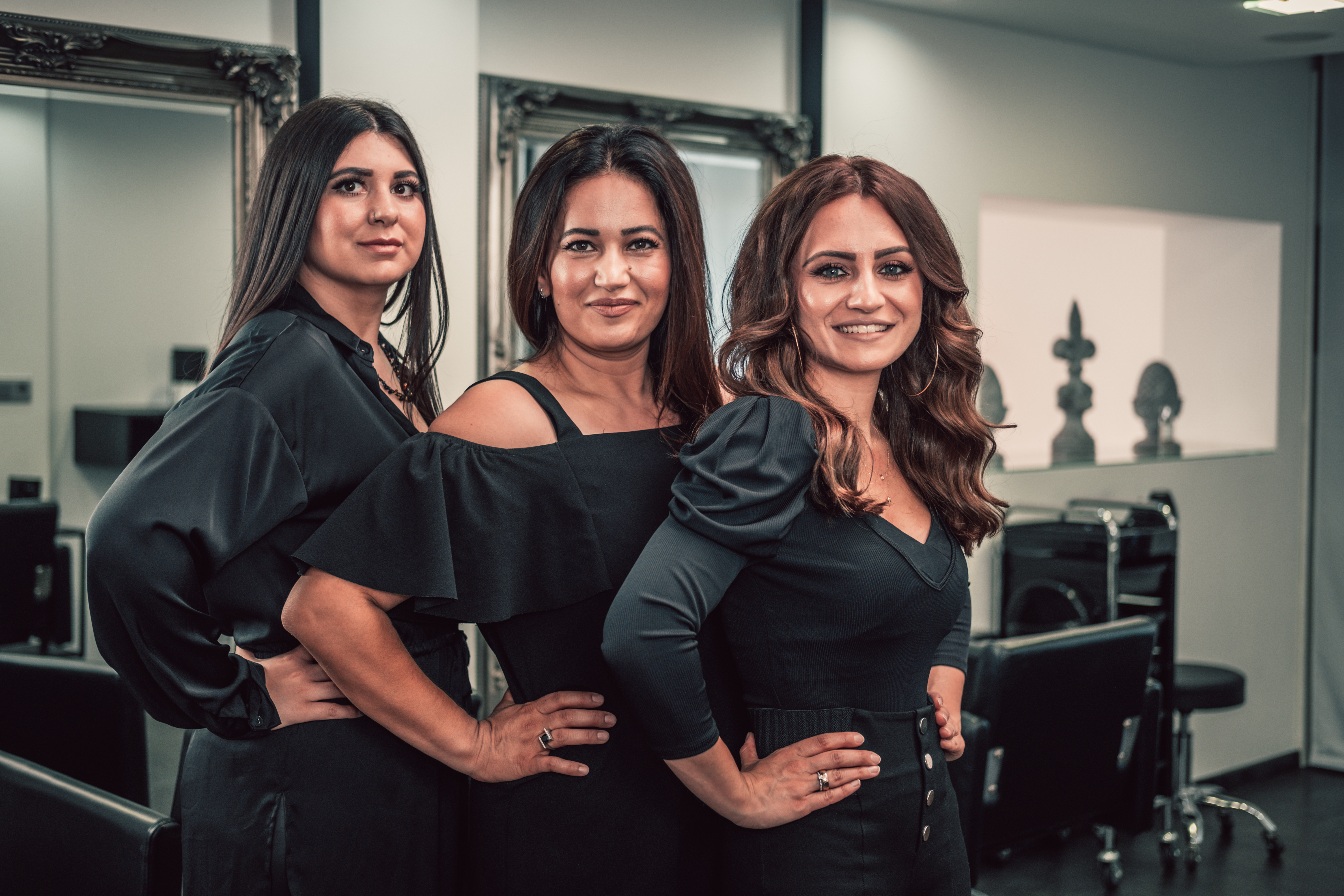 Meltem Harmanci-Besli , Suzan Kaya-Aksöz, Gülsen Ayyildiz (von links) verwöhnen Pflegekräfte als kleines Dankeschön für ihren Einsatz. Bild: z