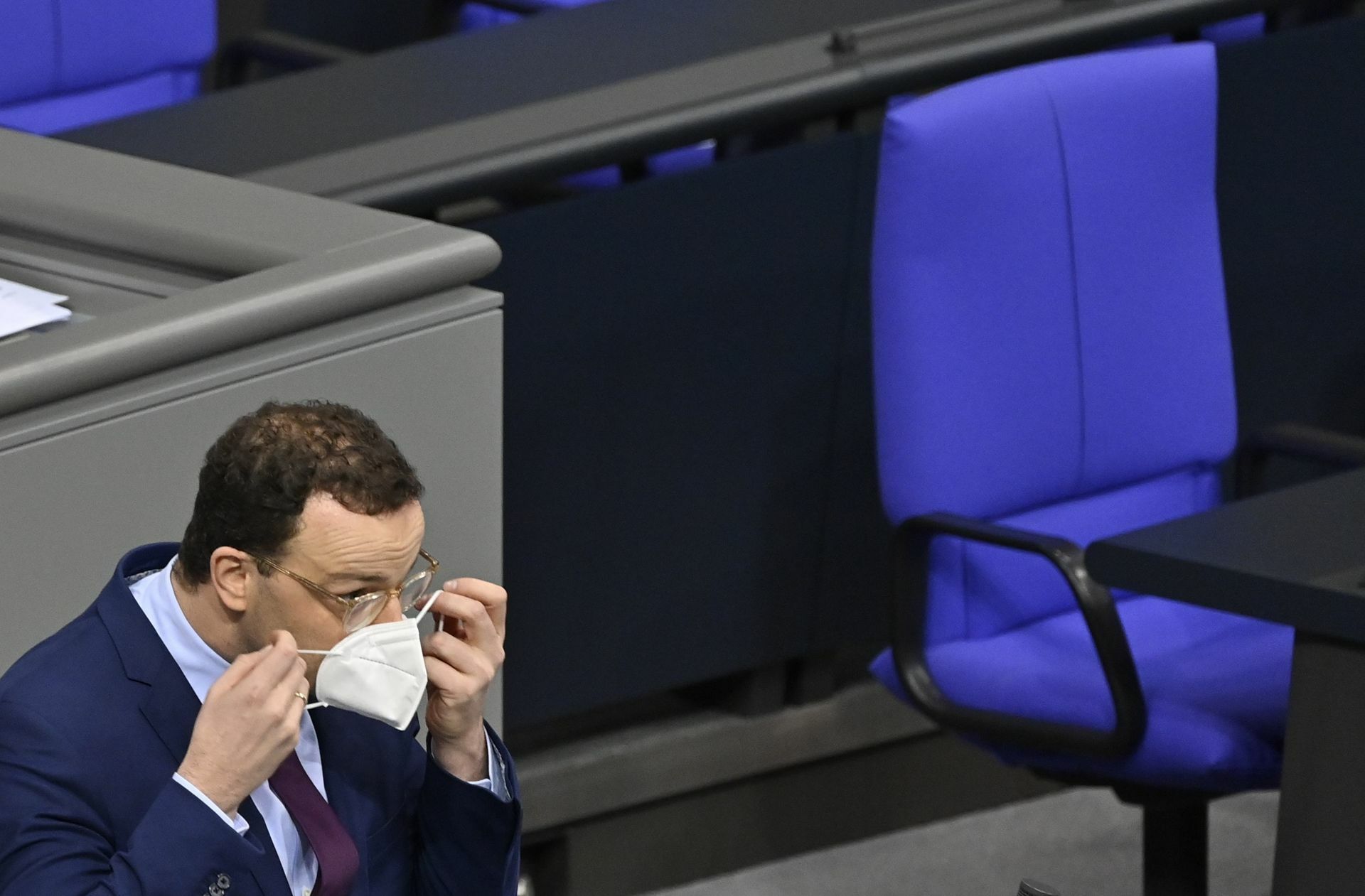Bundesgesundheitsminister Jens Spahn hat nach Kritik am Start der Corona-Impfungen in Deutschland schrittweise mehr Tempo zugesichert und wirbt für eine breite Impfbereitschaft.