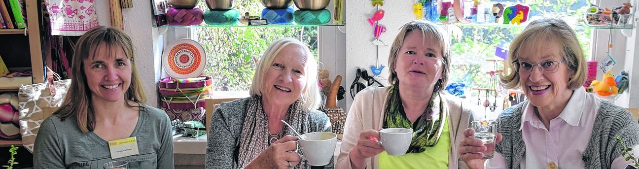 Gemeinsam einen Kaffee trinken und nette Gespräche führen: Karina Gummert, Brigitta Mozer, Christina Pliefke und Ilsedore Saegner (von links). Bilder: Krauter