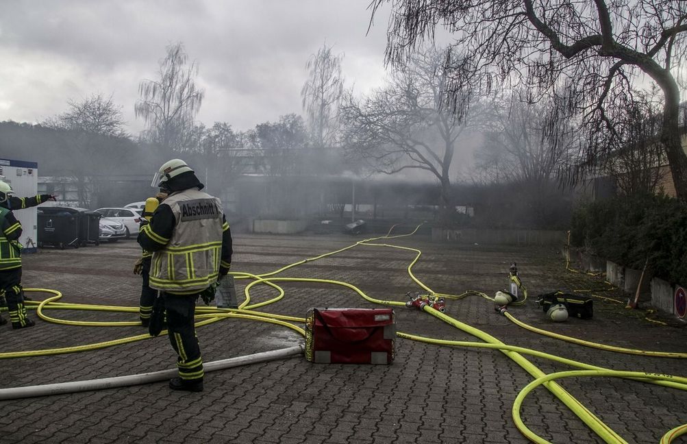 Der Brandherd befand sich in einem Abstellraum in dem unter anderem auch elektrische Geräte gelagert waren. Bild: SDMG/Dettenmeyer