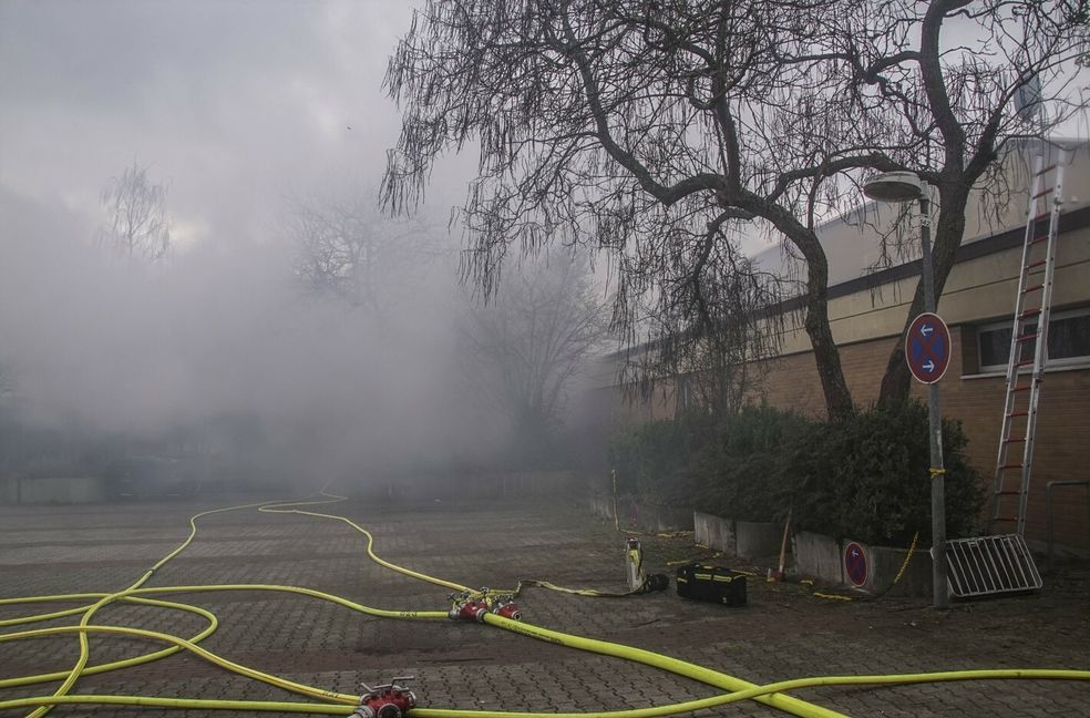 Der Brandherd befand sich in einem Abstellraum in dem unter anderem auch elektrische Geräte gelagert waren. Bild: SDMG/Dettenmeyer