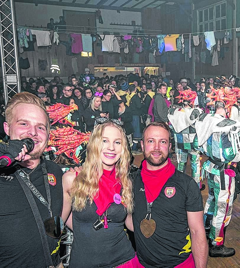 Das Moderatorenteam links mit Sebastian Wehle, Bühnenfee Lisa Winkelmann und Felix Keck bei der Gwidder-Gaudi.  Bild: Richter