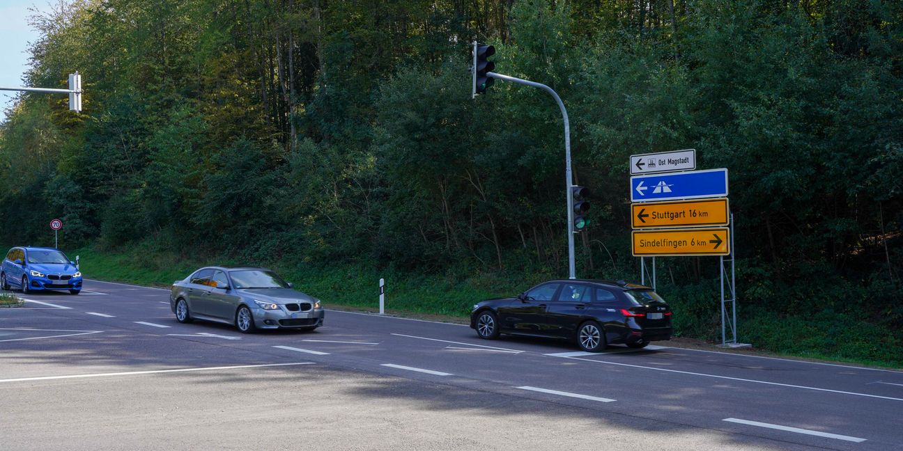 Die Gegenverkehre Maichingen - Stuttgart und Stuttgart - Maichingen sowie die Abbieger von Maichingen nach Magstadt haben gleichzeitig grün. Bild: Dettenmeyer