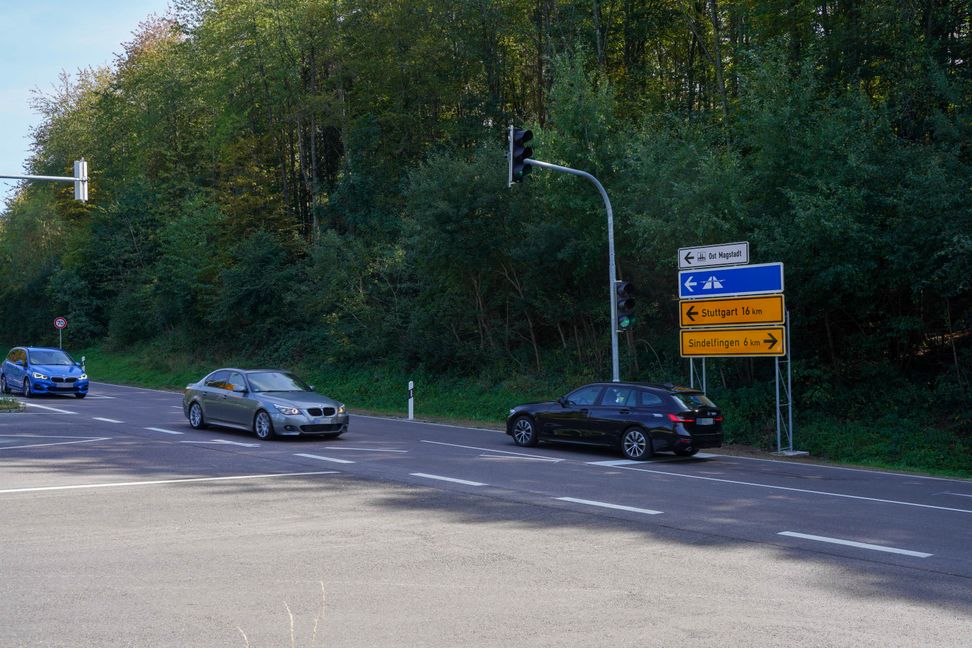 Die Gegenverkehre Maichingen - Stuttgart und Stuttgart - Maichingen sowie die Abbieger von Maichingen nach Magstadt haben gleichzeitig grün. Bild: Dettenmeyer