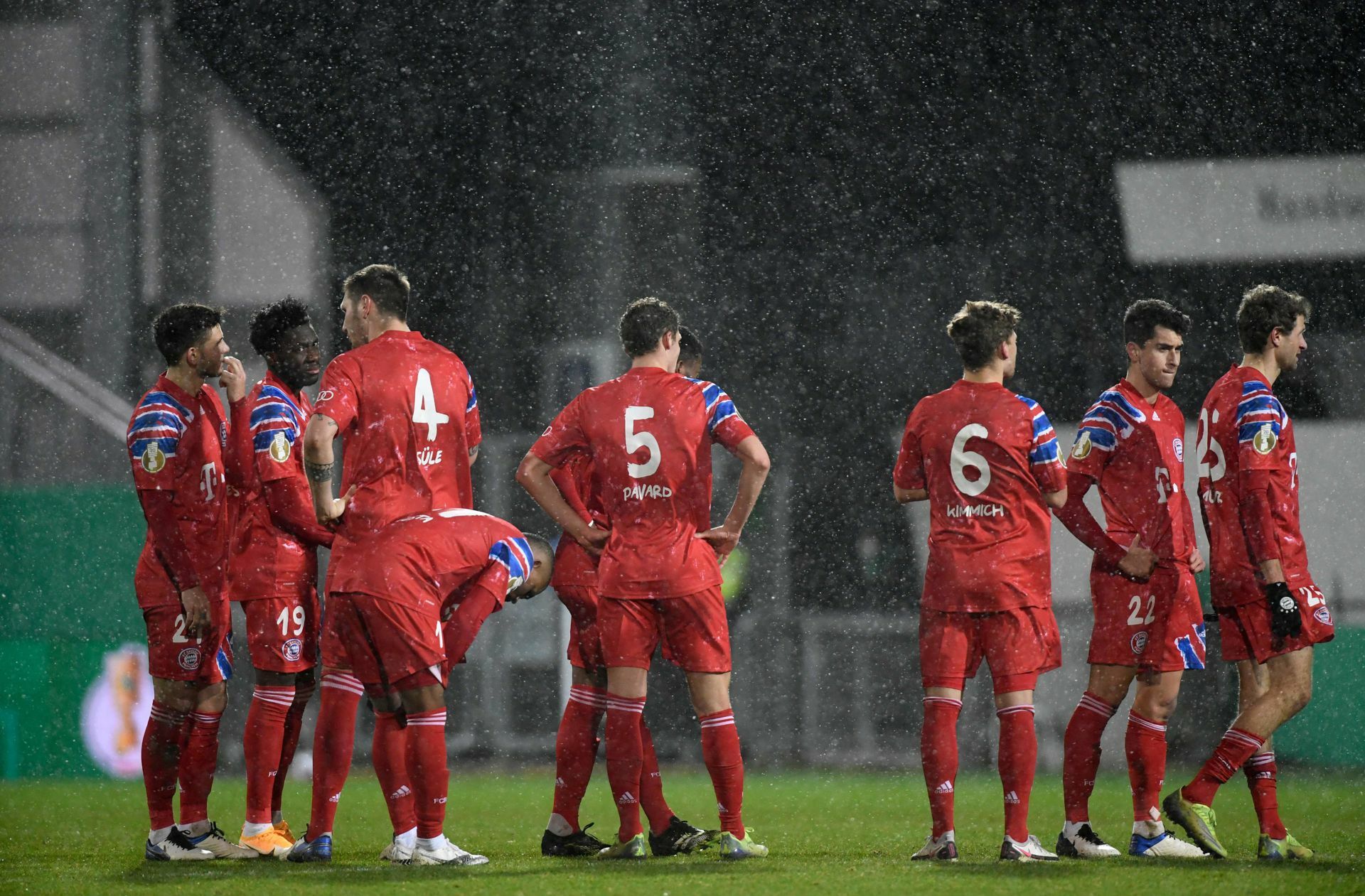 Ratlos in Kiel: Profis des FC Bayern nach dem Aus im DFB-Pokal