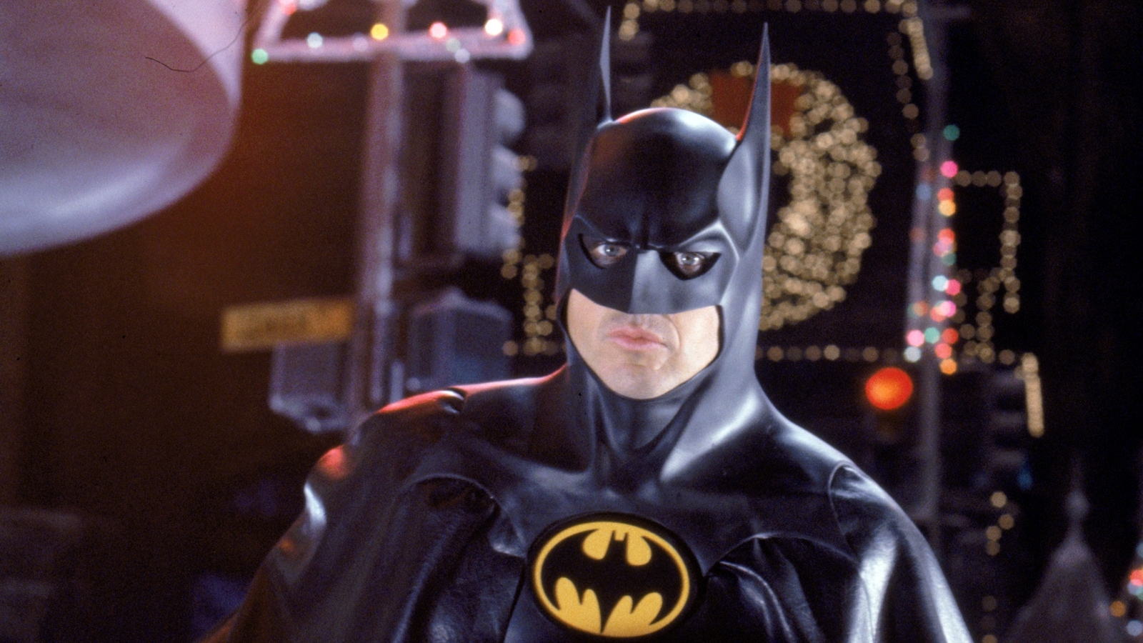 Der Name ist Wayne, Bruce Wayne. Eigentlich. Michael Keaton in „Batmans Rückkehr“ von Regisseur Tim Burton.  Bild: z