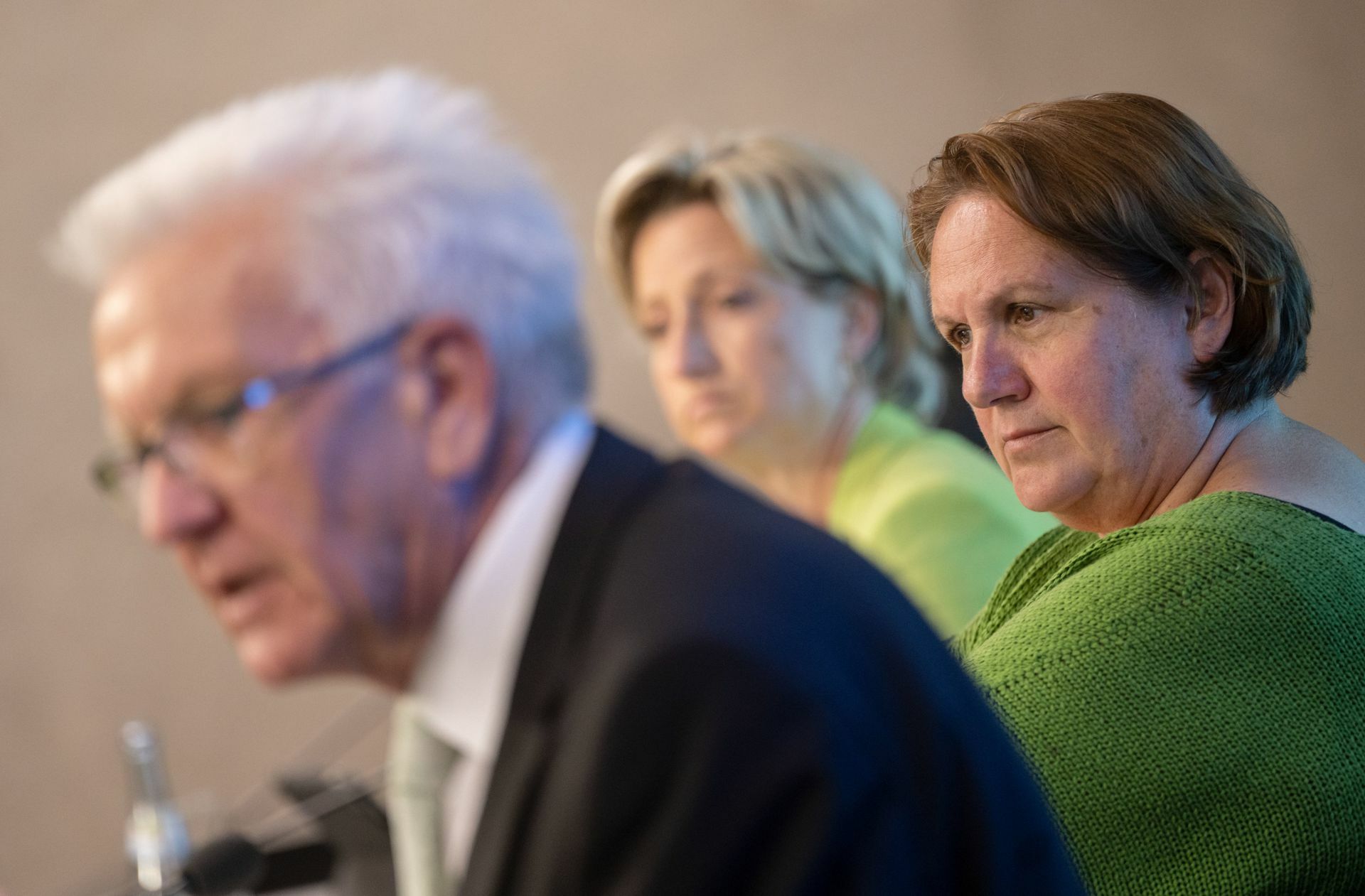 Ministerpräsident Kretschmann und Kultusministerin Schopper legen sich brieflich ins Zeug, um die Unterrichtsversorgung im neuen Schuljahr zu sichern.