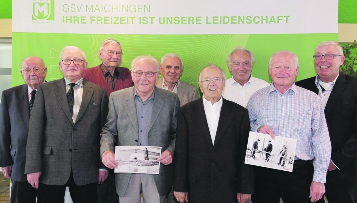 Beim Bau mit dabei waren unter anderem (von links – vorne) Rolf Fischer, Walter Widmann, Karl-Eugen Beutler, Gerhard Schneider, (hinten) Gerhard Berner, Karl Redl, Kurt Klauss, Herbert Fronmayer und der Vorsitzende Alfred Hatwieder. Bild: Nüßle