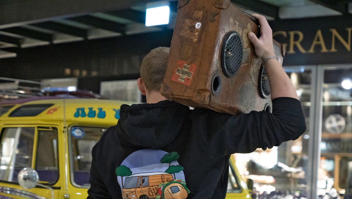 EIn Koffer als Soundsystem.    Bild: z