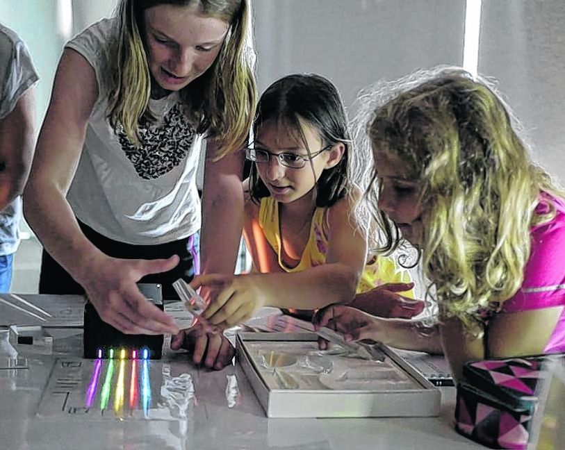 Forschen und entdecken: Beim Feriencamp „Experiment Einstein“ gab es für 23 Jungen und Mädchen spannende Einblicke in die Naturwissenschaften. Bild: z