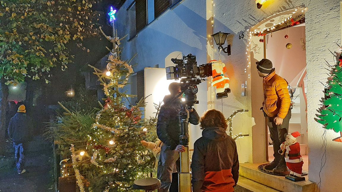 Das 16-köpfige Team nahm bereits Anfang November die Dreharbeiten auf, die zum Teil in privaten Häusern stattfanden. Die Vorbereitungen zum Dreh liefen bereits im Sommer diesen Jahres.