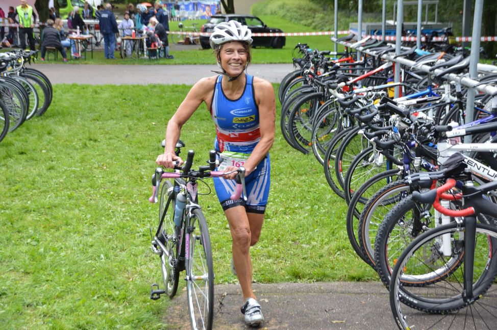 Die Räder werden beim Triathlon im Freibad  dieses Mal ein bisschen weiterauseinander stehen.