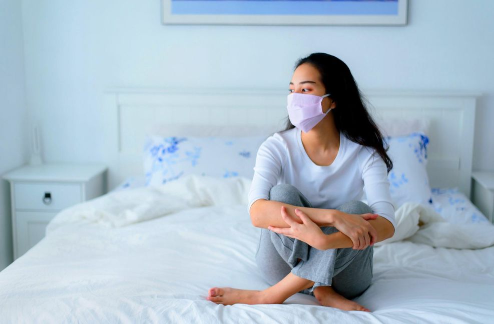 Nachts wach, tagsüber im Bett: Viele junge Menschen sind vollkommen aus dem Rhythmus geraten. Foto: Adobe Stock/Tinnakorn