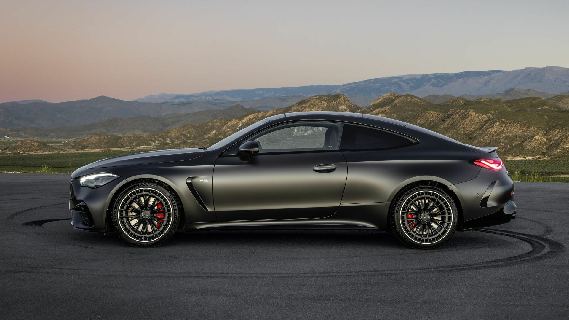 AMG liefert eine besonders hoch motorisierte Variante des Mercedes CLE-Coupés. Auch vom Cabrio wird es eine AMG-Version geben.   Foto: Mercedes-Benz AG