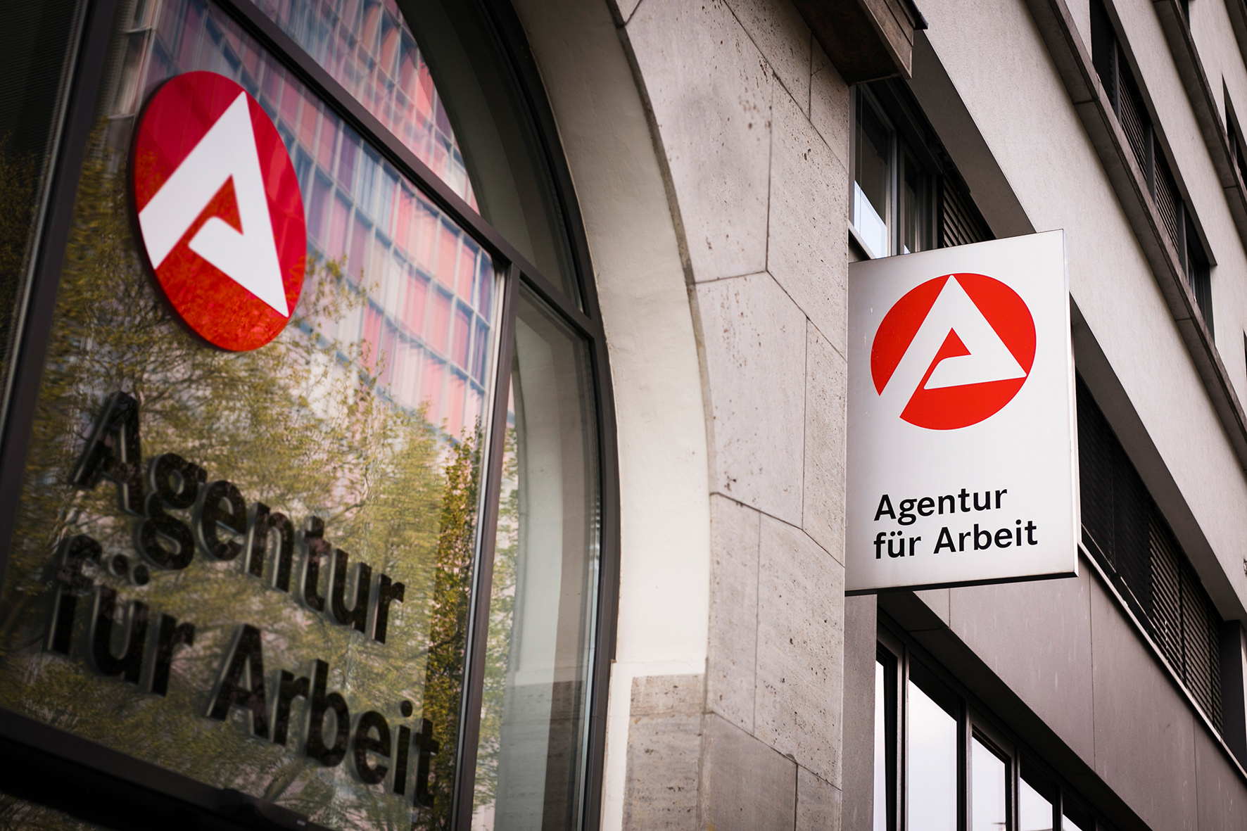 Krieg in der Ukraine, anhaltende Pandemie, unterbrochene Lieferketten, steigende Inflation geben auf dem Arbeitsmarkt Anlass zur Sorge. Bild: z