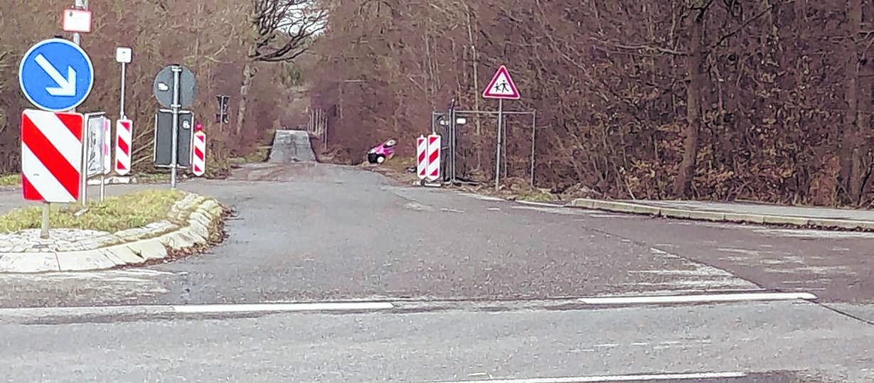 An dieser Stelle kreuzt der Radschnellweg aus Stuttgart die Panzerstraße. Die Schönaicher Gemeinderäte fürchten, dass hier eine Ampel gebaut wird.  Bild: Hamann