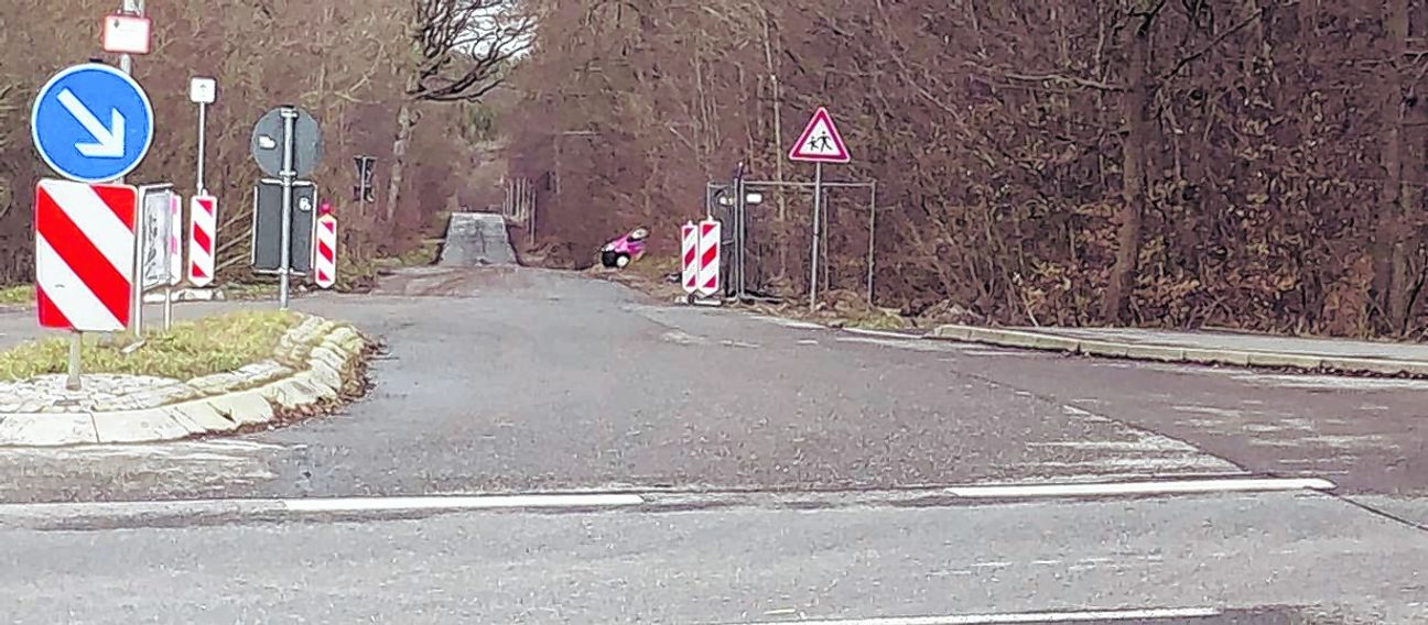 An dieser Stelle kreuzt der Radschnellweg aus Stuttgart die Panzerstraße. Die Schönaicher Gemeinderäte fürchten, dass hier eine Ampel gebaut wird.  Bild: Hamann