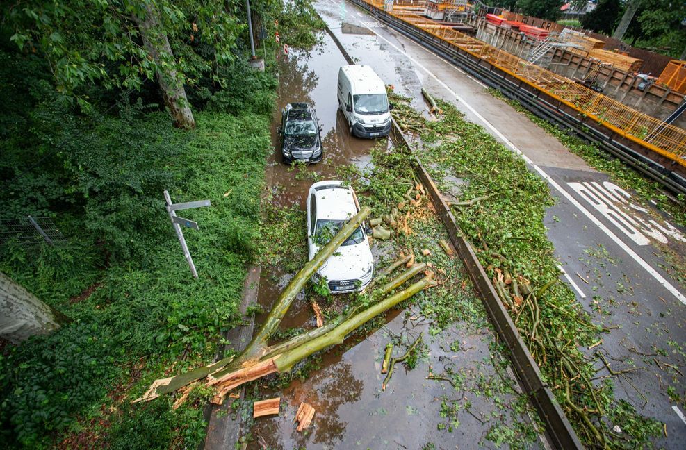 Ein schweres Unwetter war über weite Teile Baden-Württembergs hinweggezogen und hatte dabei große Schäden angerichtet.
Foto: Simon Adomat/VMD-Images/..