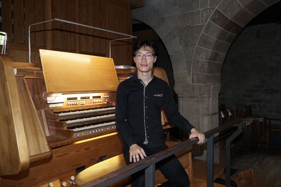 Premiere für Organist Jihoon Song au Magdeburg bei der Orgelreihe in der Sindelfinger Martinskirche. Bild: Heiden