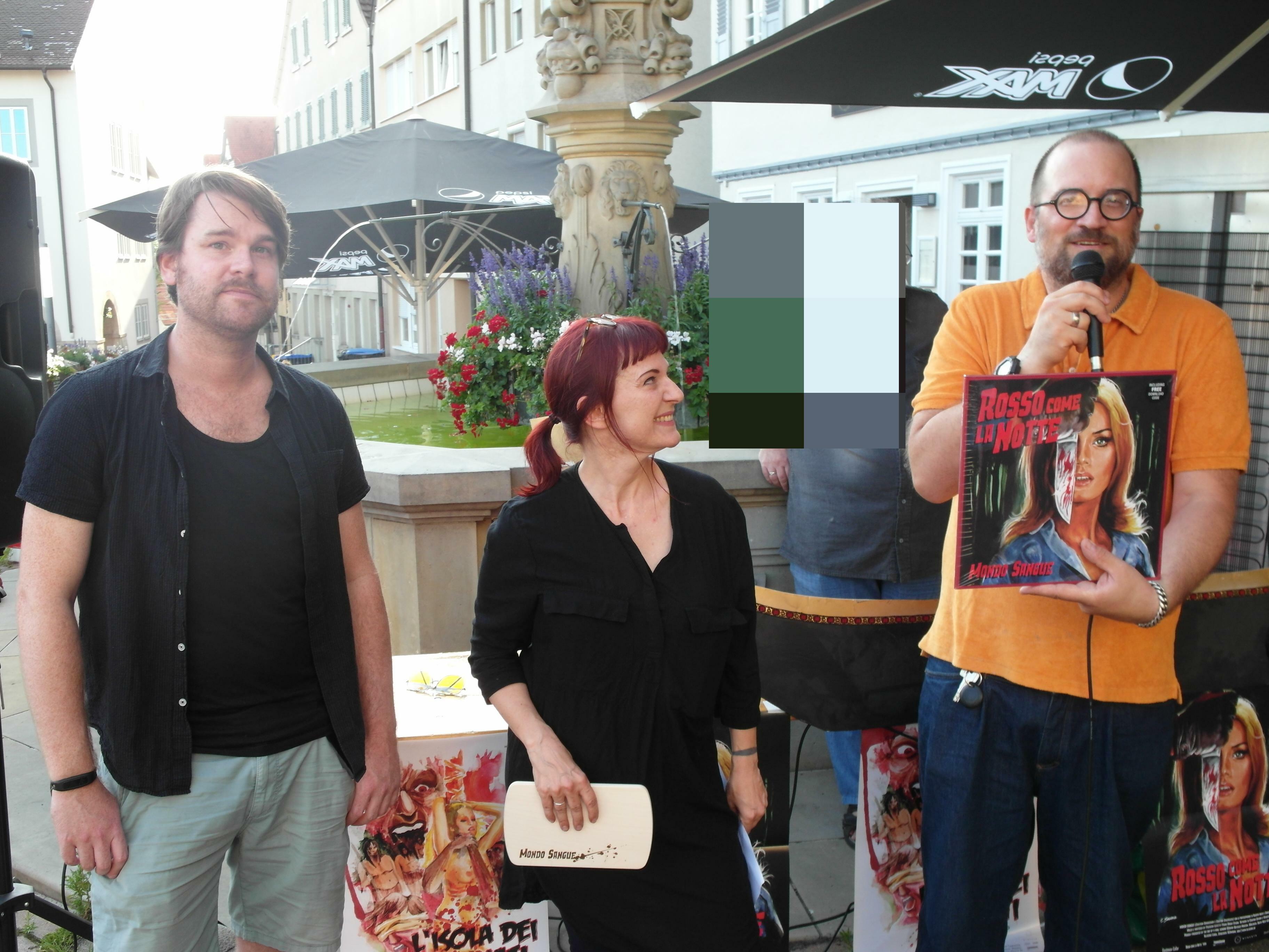 Das Stuttgarter Duo Mondo Sangue (von links): Christian Bluthardt und Yvy Pop sowie Dr. Christian Baudisch, Chef vom Deutschen Fleischermuseum in Böblingen.