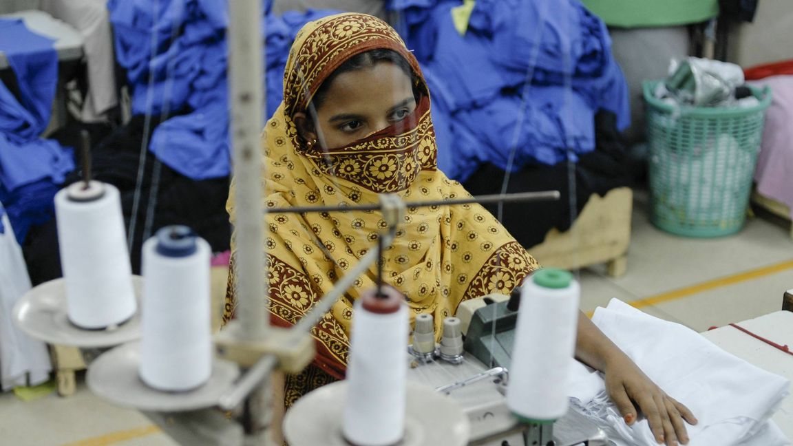 Deutsche Unternehmen, die auf (Vor-)Arbeit in der Dritten Welt angewiesen sind, sollen für den Schutz der Menschenrechte bei den Lieferanten gerade stehen.      Foto: imago images/Joerg Boeth..