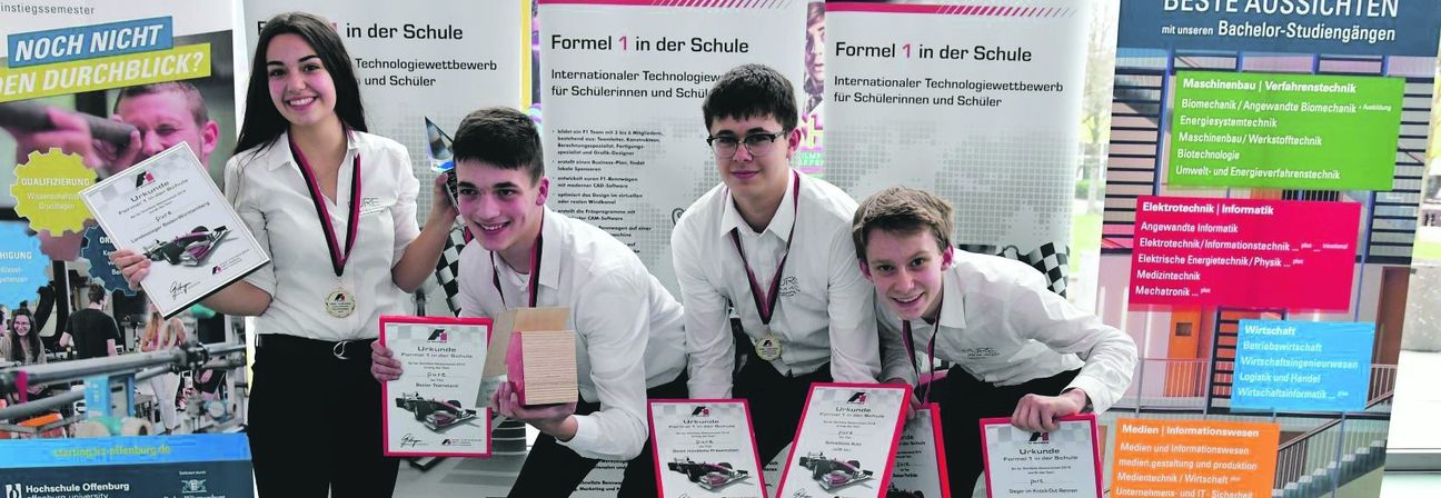 Sieger bei den Seniorteams der 15- bis 19-Jährigen: das Team „pure“ mit Julia Fraunhoffer, Louis Kälbly, Markus Vetter und Jascha Fricker (von links).