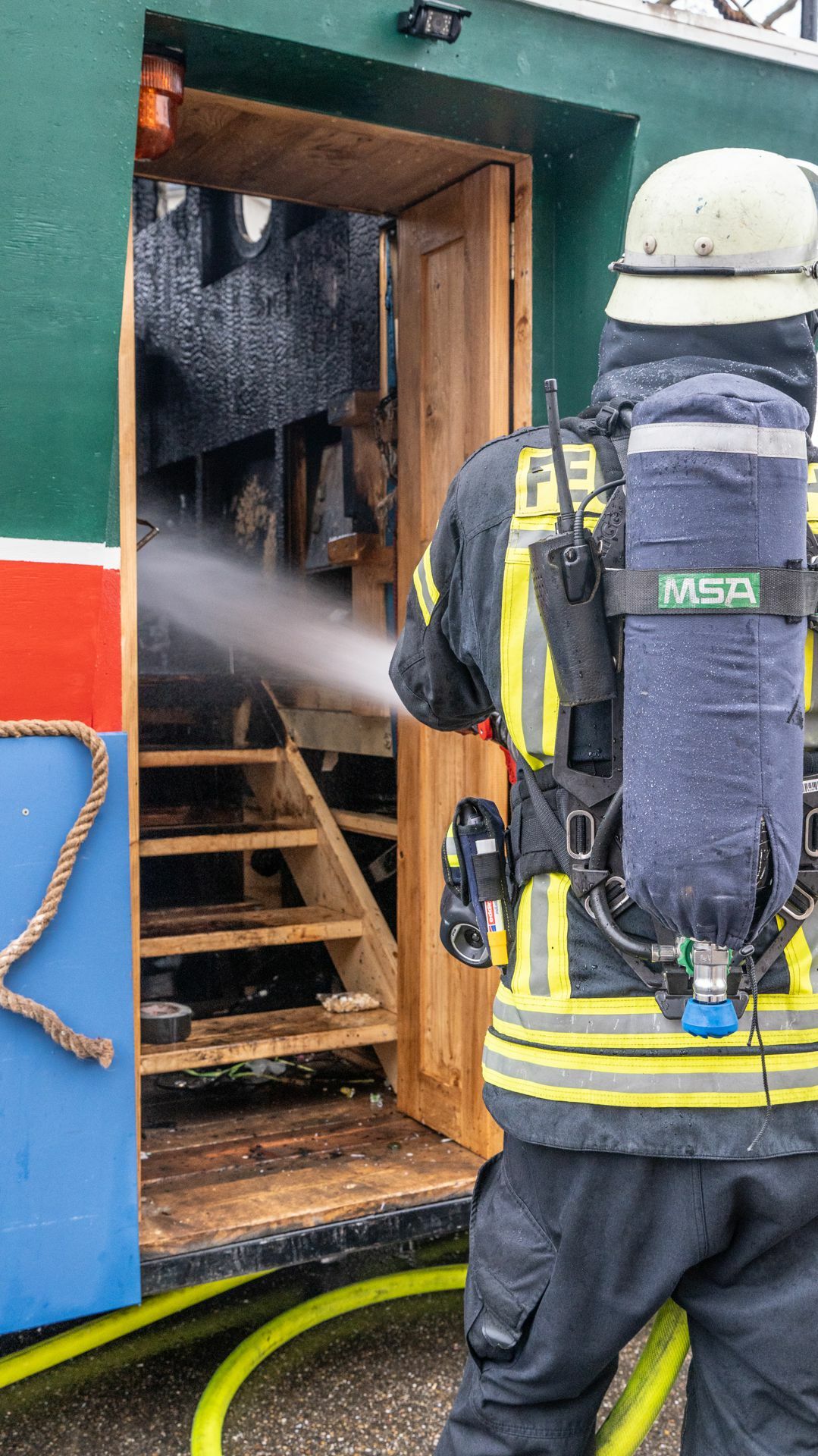 Das Feuer wirft nun auch die Frage auf, wie gefährlich selbst gebaute Umzugswagen sind.