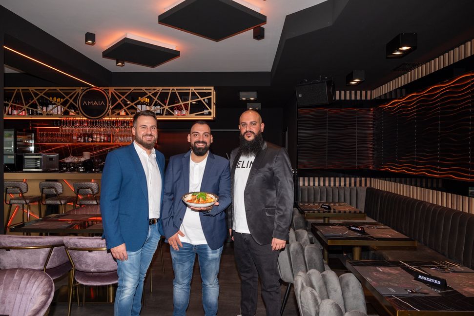 Vasileios Tsiradkidis, Markos Konstantinos und Vassilios Anagnostidis betreiben gemeinsam das Amaia in Sindelfingen. Bild: Nüßle