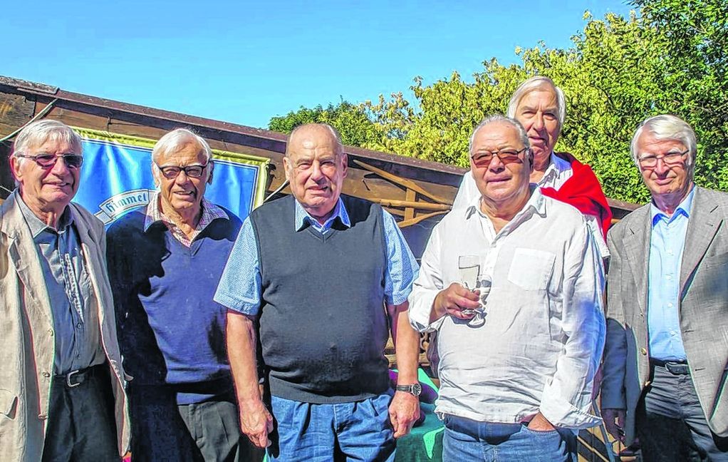 Die AH-Wandergruppe der VfL-Handballer: Bernhard Frey, Klaus-Dieter Müller, Peter Körner, Peter Brozio, Hartmut Peglow und Peter Frey (von links).  Bild: SDMG/Dettenmeyer