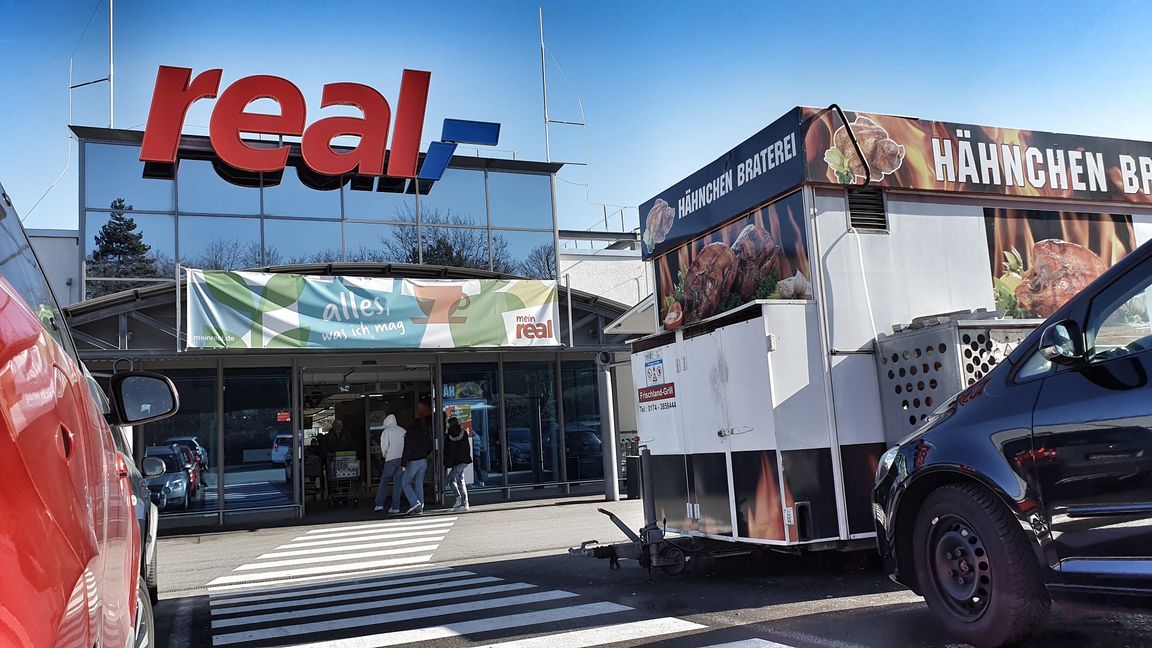 Rewe hat sich den Zuschlag für 15 „mein real“-Märkte in mehreren Bundesländern gesichert. Darunter fällt auch der Markt im Röhrer Weg in Böblingen