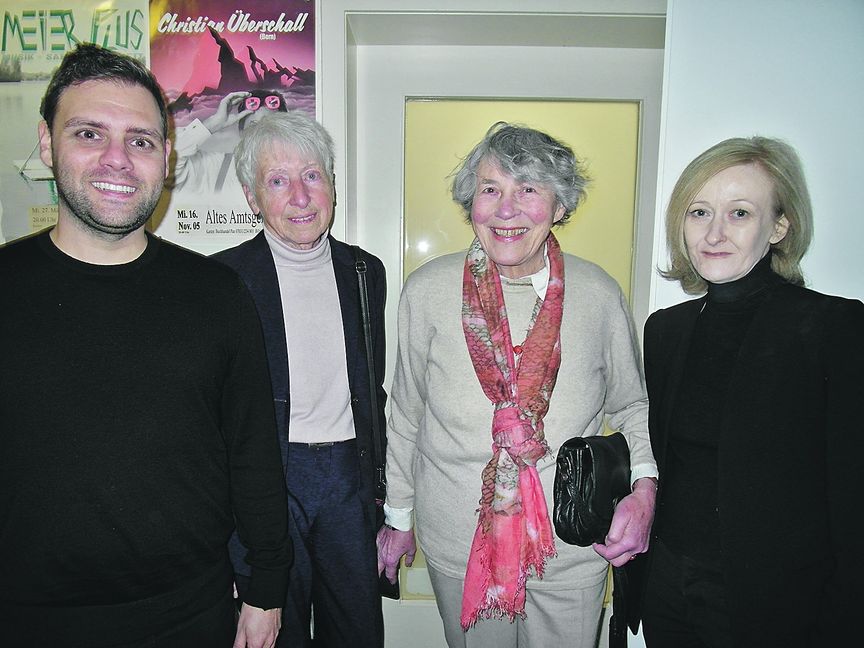 Florian Wahl, SPD-Fraktionsvorsitzender im Böblinger Gemeinderat, Ursula Kupke, Preisträgerin Frederica Steisslinger und Christiane Knauf, Vorsitzende des SPD-Stadtverbands (von links). Bild: Staber
