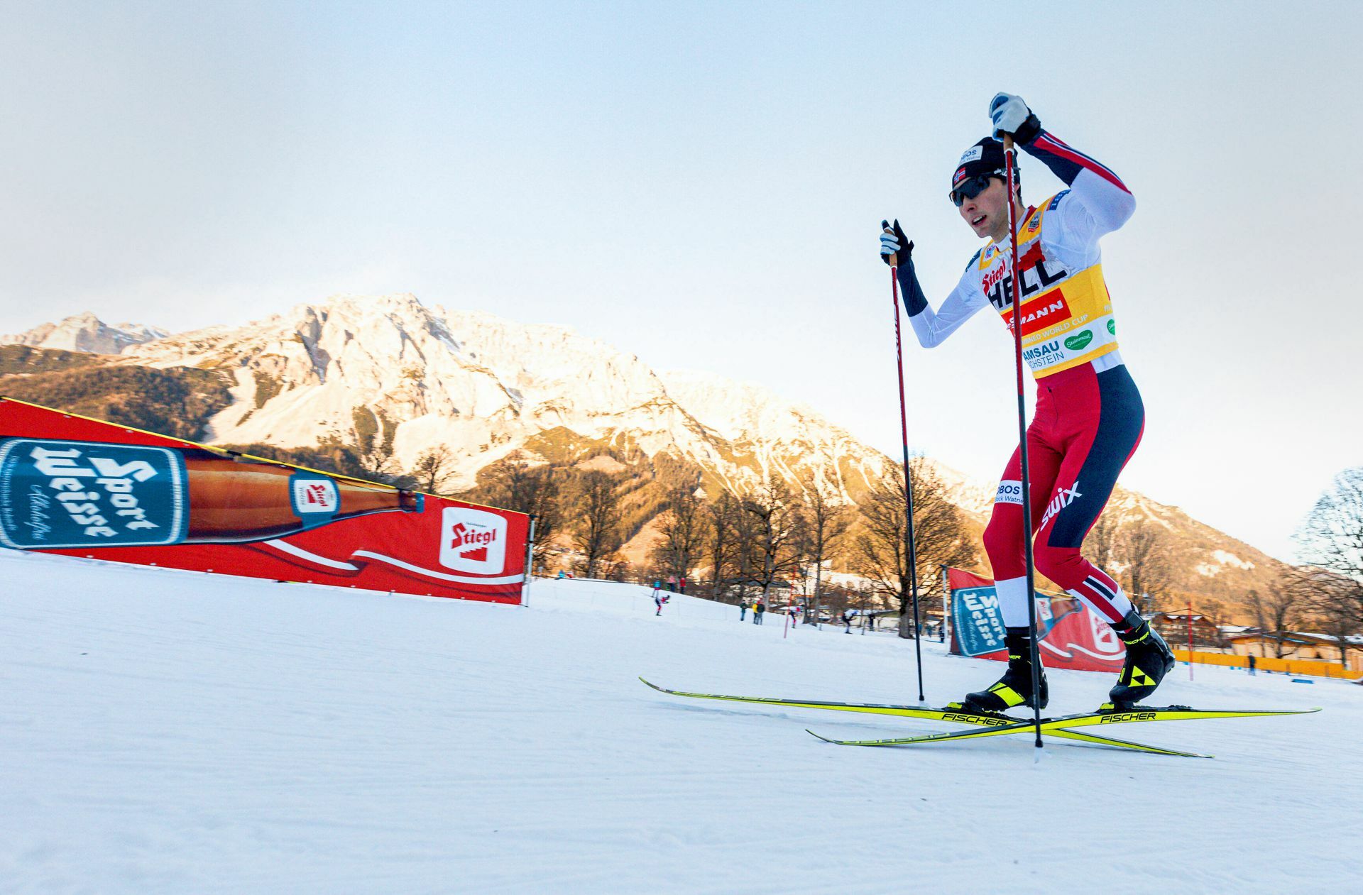 Der Mann im Gelben Trikot: Norwegens Kombinierer Jarl Magnus Riiber. Foto: imago/Eibner