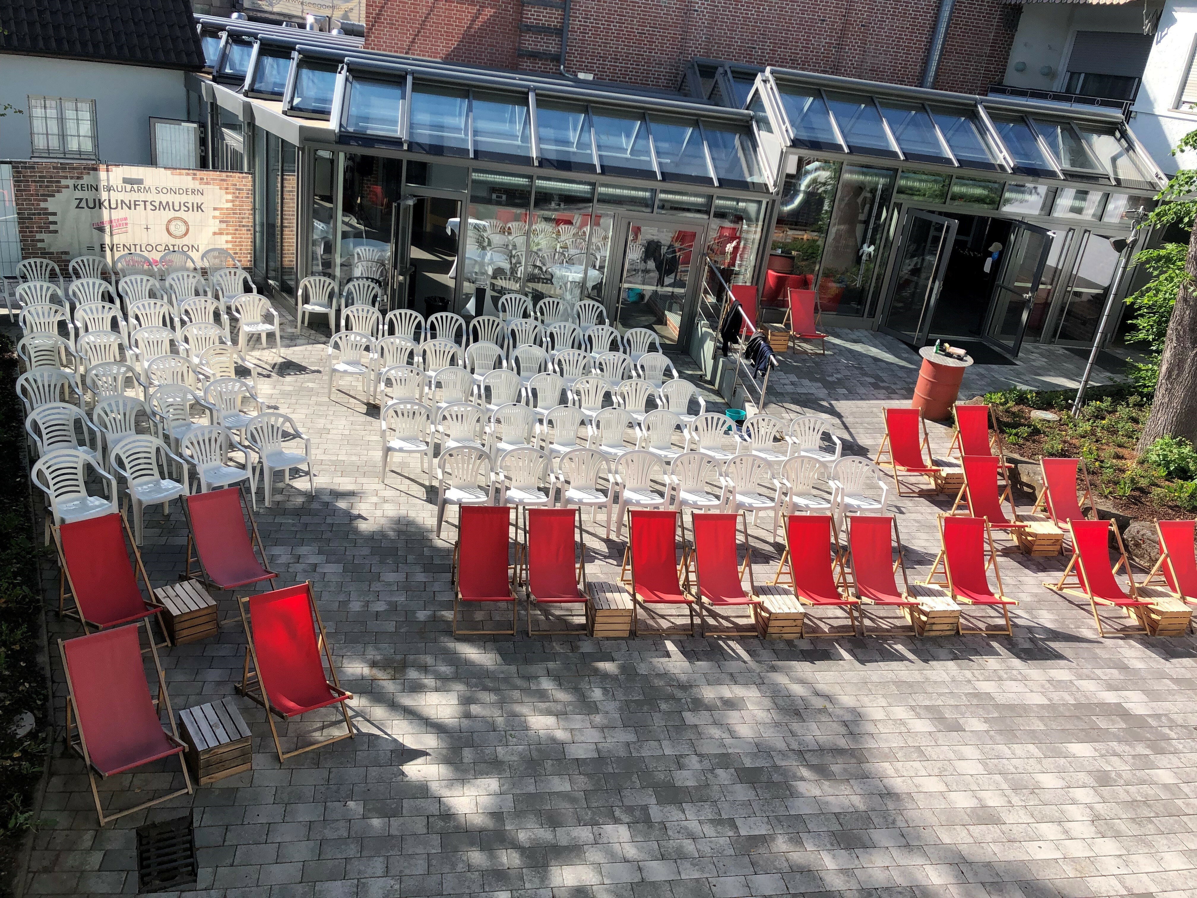 Sobald es ab 21.30 Uhr etwas dunkler wird, startet in Böblingen das Open-Air-Kino.   Bild: z