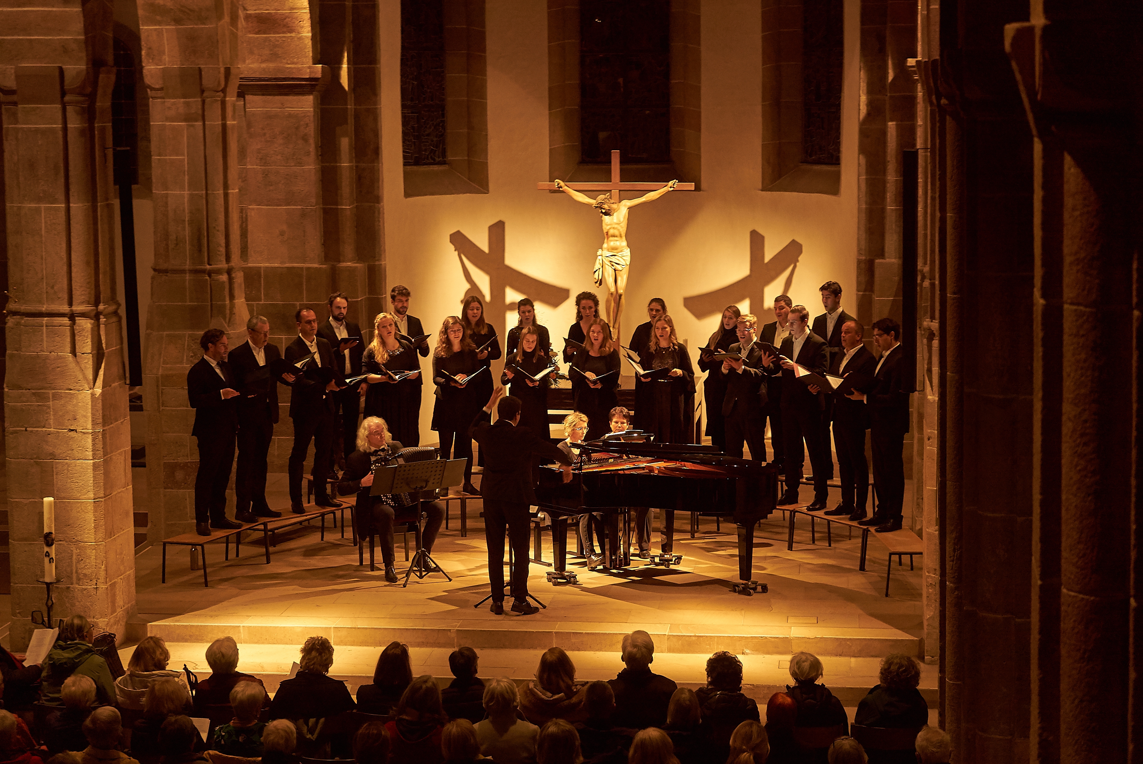 Das Vokalkabinett sang unter Leitung von Daniel Tepper Rossinis Petite Messe Solennelle in der Martinskirche. Bild: Heiden