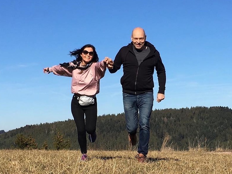 Alona Negrich steckt weiterhin in Abchasien fest. Ihr Ehemann Arno Haas versucht derweil von Herrenberg aus alles, damit sie schnellstens wieder nach Hause reisen darf. Bild: z