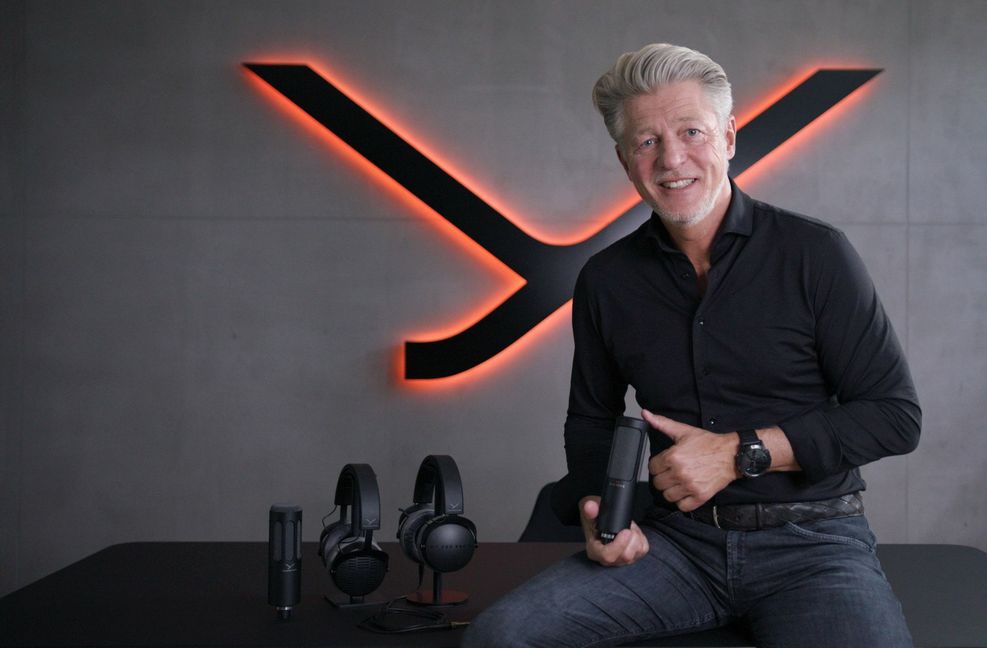 Das Unternehmen ist noch immer im Familienbesitz und wird seit 2017/18 von Edgar van Velzen geleitet. Der Niederländer arbeitete zuvor 14 Jahre für Sony in Deutschland und den Niederlanden, sieben Jahre für Harman International, wo Daimler zu den Großkunden zählte, und schließlich fünf Jahre als Geschäftsführer von Teufel in Berlin.
 Foto: Beyerdynamic