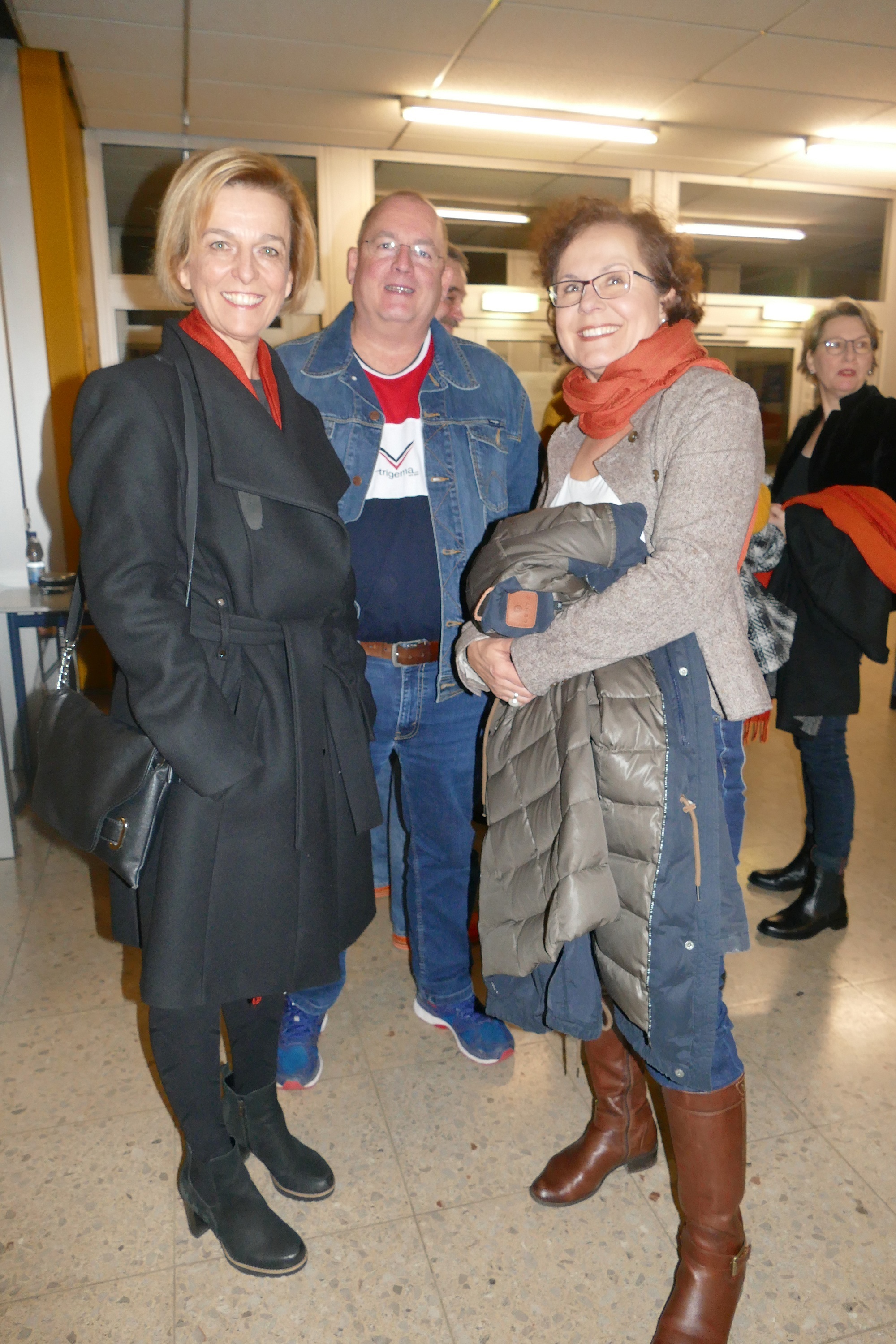 Renate Skender, Dr. Markus Löble und Birgit Wohland-Braun (von links) beim Treffen der Ehemaligen. Bild: Lück