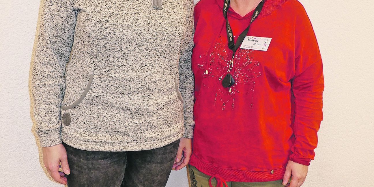 Sandra Stotz (links) und Kathrin Stoll leiten die Fibormyalgie-Selbsthilfegruppe. Bild: Lück
