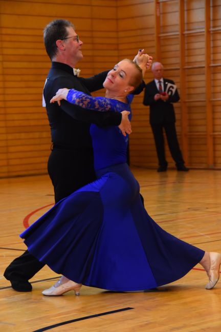Elegant: Eva Rott und Dr. Rolf Nothhelfer-Richter.Bild: Butenschön
