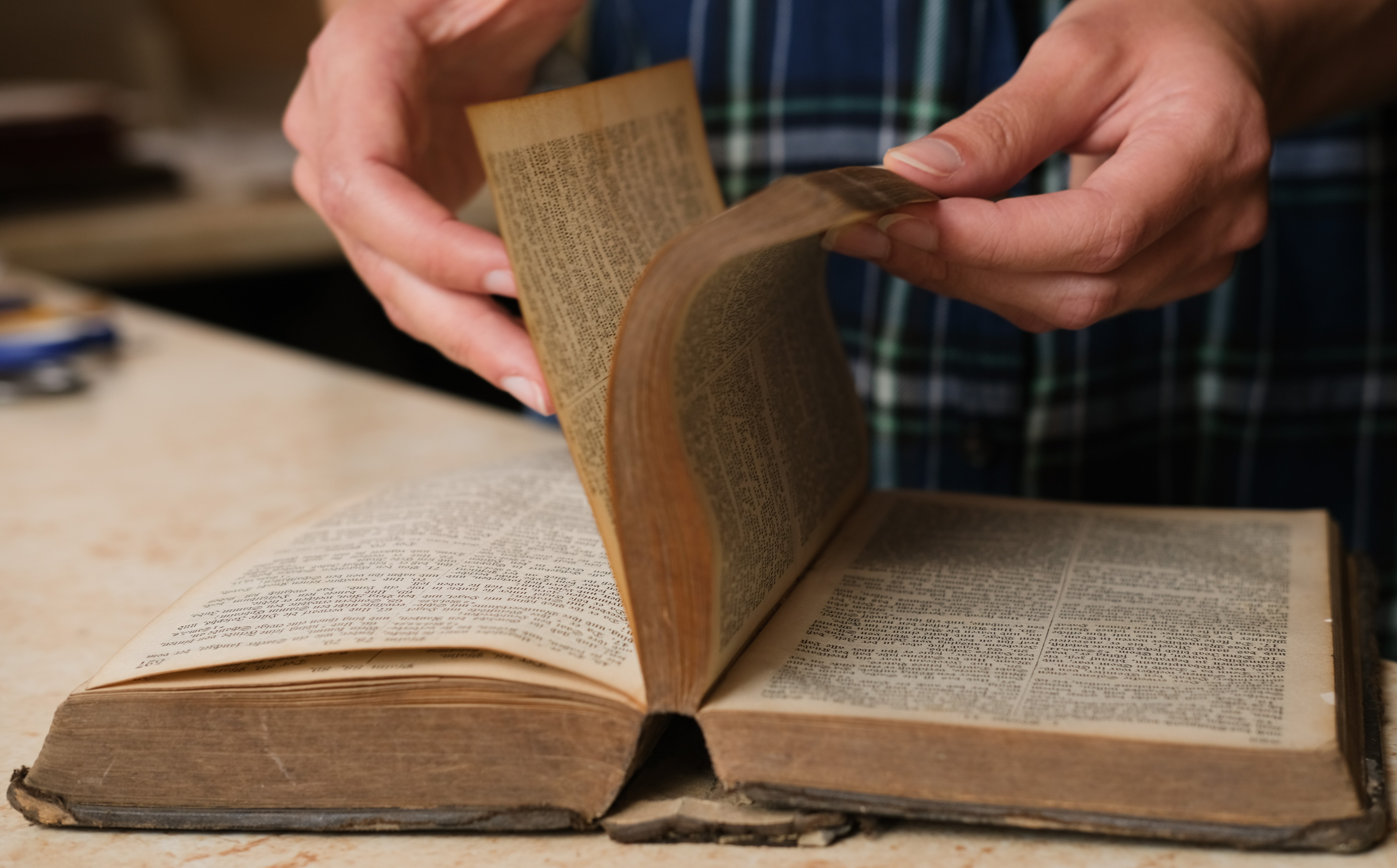 Die Kunst des Buchbindens wird im Gechinger Heimatmuseum Appeleshof gezeigt.    Bild: z
