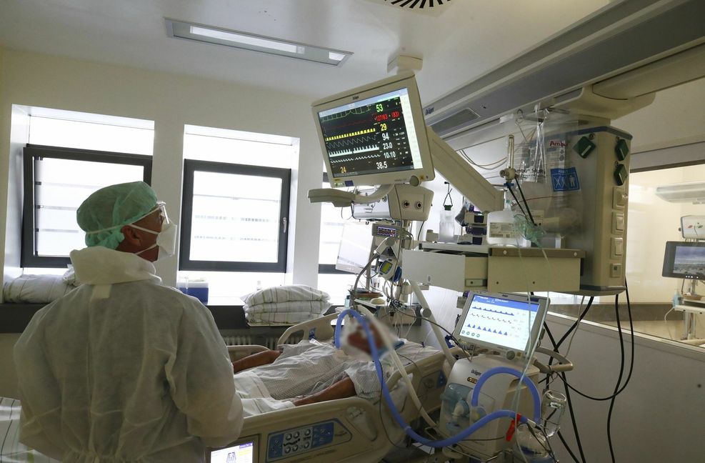 Seit einem Jahr tötet das Coronavirus weltweit Menschen. In der Bildergalerie zeigen wir, wie es sich seit Januar in der Welt ausgebreitet hat.
Foto: dpa/Bodo Schackow