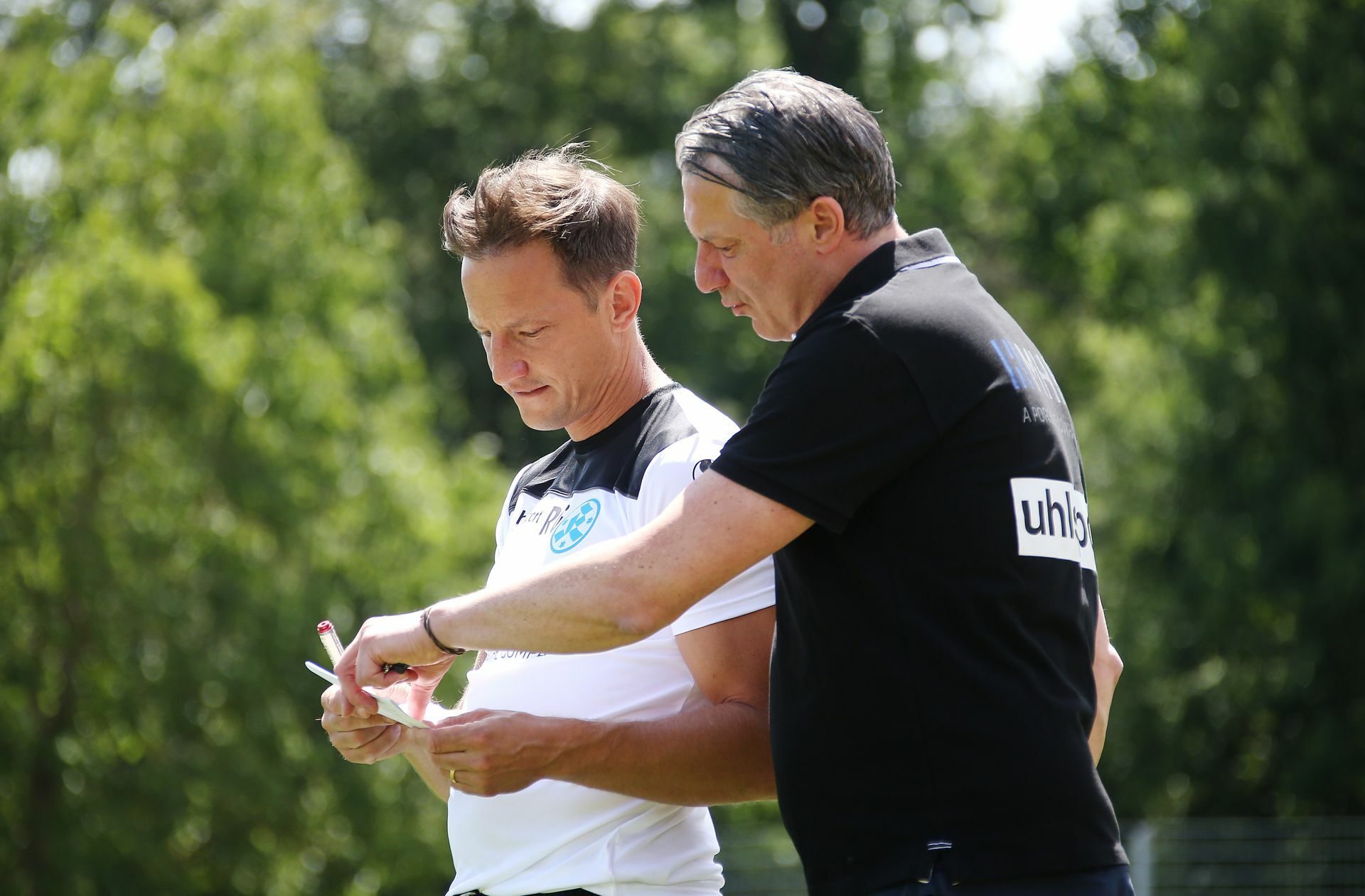 Trainer Ramon Gehrmann (li.) und der Sportliche Leiter Lutz Siebrecht basteln weiter am Kader für die neue Saison. Foto: Baumann