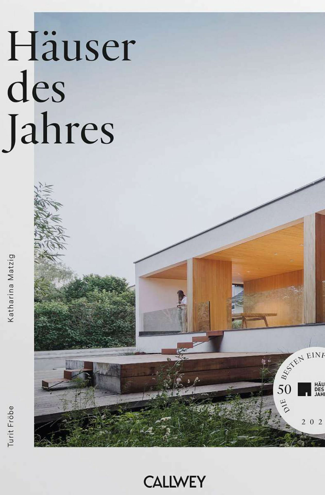Auch beim Wettbewerb „Häuser des Jahres 2022“ hat es das Haus unter die 50 besten Einfamilienhäuser geschafft. Der Bildband zum Preis ist im Münchner Callwey-Verlag erschienen: Katharina Matzig: Häuser des Jahres 2022. Die 50 besten Einfamilienhäuser 2022. Mit Texten, Fotos und Grundrissen. Callwey-Verlag, München. 320 Seiten, 59,95 Euro.