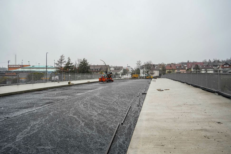 Die neue Brücke: Der Geh- und Radweg wird ein wenig breiter als auf der alten Brücke. Bild: Dettenmeyer