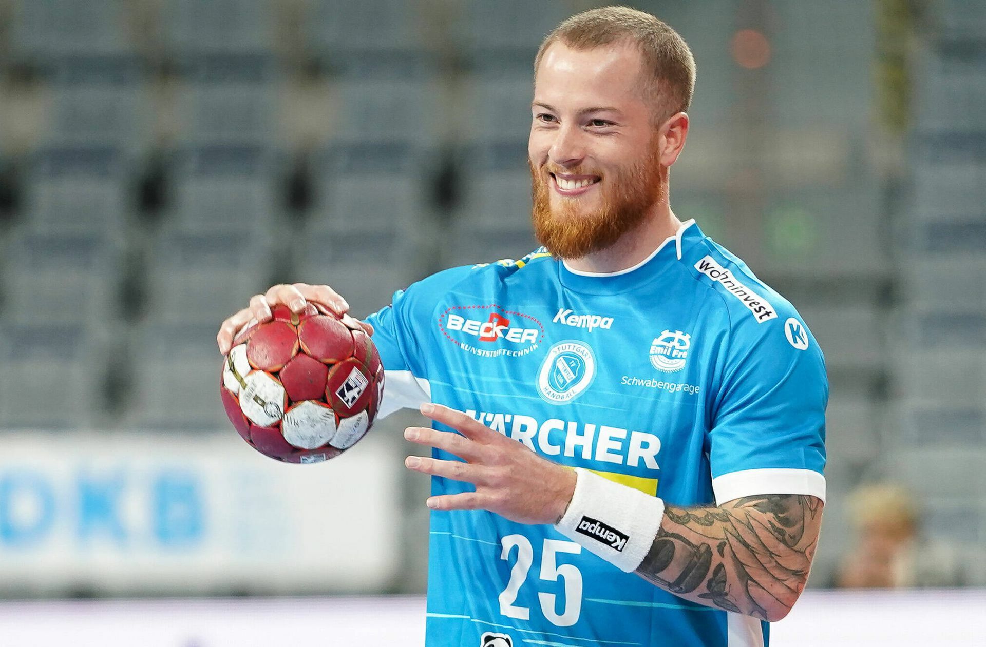 Patrick Zieker hat gut lachen: Die Hauptsponsoren Kärcher und Wohninvest  werden dem TVB Stuttgart noch lange treu bleiben.