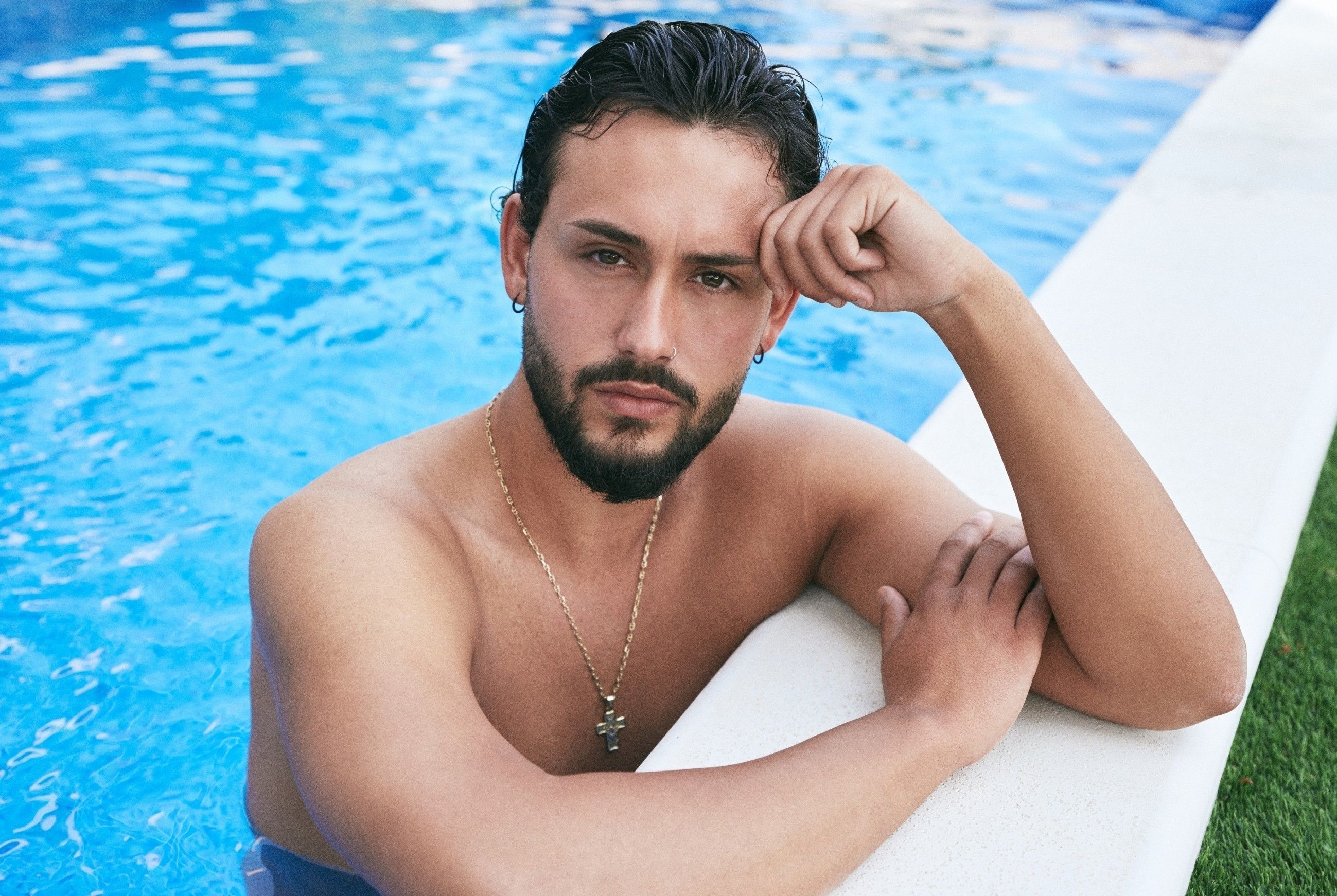 Kosta schlüpft bei Temptation Island VIP in die Rolle des Verführers.  Bild: RTL/René Lohse