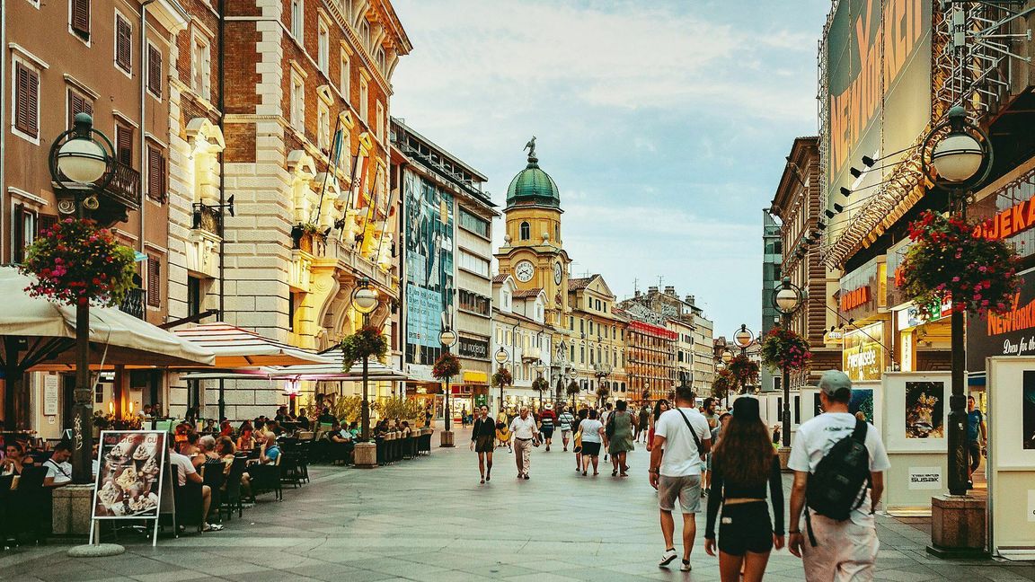Nicht nur in der bei Touristen beliebten kroatischen Stadt Rijeka geht ohne asiatische Arbeitskräfte nichts mehr.           Foto: imago //Stefanie Oberhau..